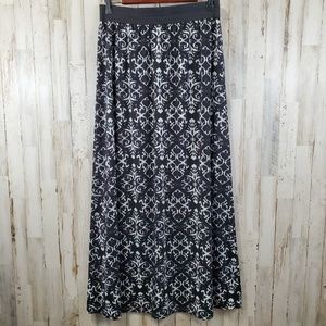 Womens Maxi Skirt Black / White Damask Print